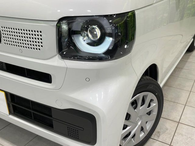 【LEDヘッドライト】悪天候や夜間走行時も良好な視界を確保し安心して運転できる高輝度LEDヘッドライトを装備！点灯速度が早く、消費電力も抑えられています。