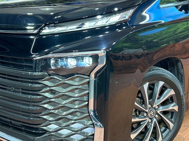 【LEDヘッドライト】悪天候や夜間走行時も良好な視界を確保し安心して運転できる高輝度LEDヘッドライトを装備！点灯速度が早く、消費電力も抑えられています。