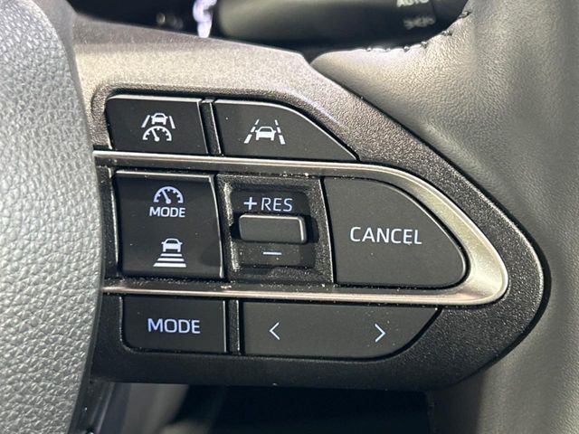 【レーダークルーズコントロール】高速道路での長距離走行が楽に！！自動で速度を保つクルーズコントロールが、衝突軽減システムと連携し、前方の車両を感知して車間を保つように速度調節してくれます！！