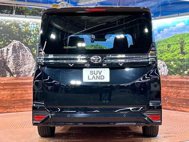 安心の最長10年・走行無制限保証（有償）をご用意。保証内容も充実はもちろん、無料点検＆オイル交換や、年中無休の全国・24時間ロードサービスも付帯されておりますのでご安心下さい。