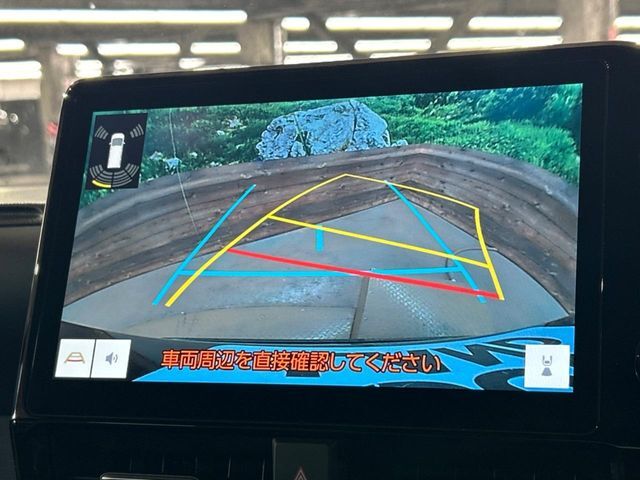 【バックカメラ】駐車時に後方がリアルタイム映像で確認できます。大型商業施設や立体駐車場での駐車時や、夜間のバック時に大活躍！運転スキルに関わらず、今や必須となった装備のひとつです！