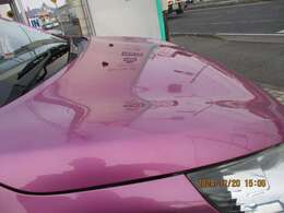 ボンネットの画像です。ご覧ください。