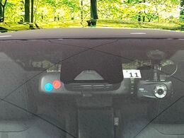 【トヨタセーフティセンス】走行中に前方の車両等を認識し、衝突しそうな時は警報とブレーキで衝突回避と被害軽減をアシスト。より安全にドライブをお楽しみいただけます。