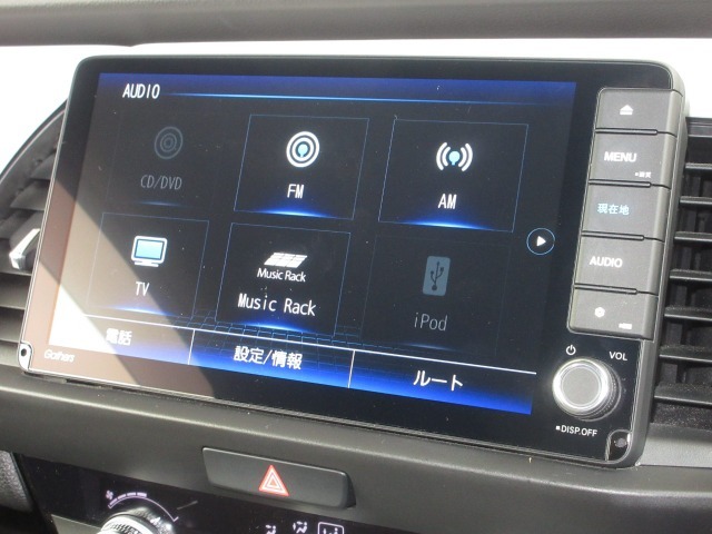 ナビゲーションはギャザズメモリーナビ（VXU-215FTi）を装着しております。AM、FM、CD、DVD再生、Bluetooth、音楽録音再生、フルセグTVがご使用いただけます。
