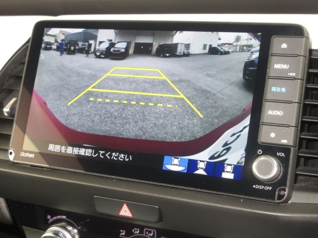 バックをするとき自動でリアの様子が映る『リアカメラ』付き！ナビ画面で確認しながらバックができますから安心ですね。でも、目視も大切ですよ！安全第一でお願いします！
