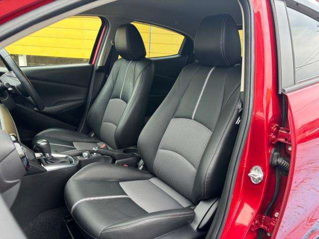 ブラックレザーシート☆フロントシートヒーター☆サイドエアバッグ☆走行少なく禁煙車で内外装共にきれいな車両です♪