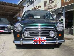 オリジナルロゴ入りグリル・ユニオンジャックルーフ・DCNオーバーフェンダー・ローダウン・フードストライプ・インテリアパーツetc、カスタムパーツが豊富で様々なバ リエーションを楽しめます。