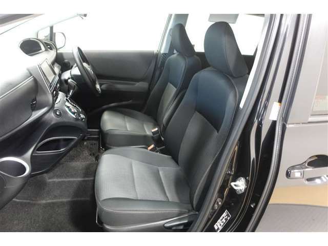フロントシートは、長距離や長時間運転しても疲れにくく乗り心地よく快適に過ごせますよ。