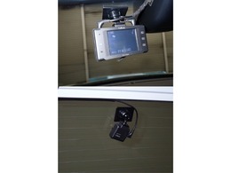 もしもの衝突の時、あなたの走行状態をしっかりと記録するドライブレコーダーも付いているので、万が一の時にも安心です。また前方だけではなく後方も録画するので更に安心感が広がります！