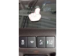 Honda SENSING搭載！ミリ波レーダーと単眼カメラで、クルマの前方の状況を認識。ブレーキやステアリングの制御技術と協調し、安心・快適な運転や事故回避を支援する先進のシステムです。