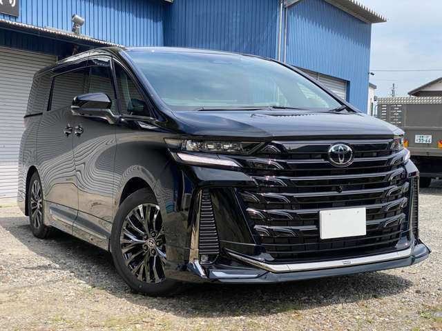 3人で運営している小さなくるま屋です。車検・引き取り・納車に出ている場合がございますので来店前に00786003732681までお電話ください！！