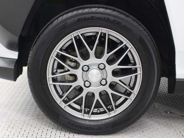 社外品15インチアルミホイールを装着しています。タイヤサイズ165/65R15