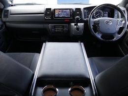 運転席まわり☆ 走行距離を感じさせない良好な状態です♪