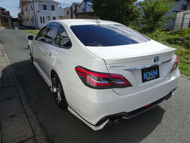 第三者機関の日本自動車鑑定協会（JAAA）の鑑定師が中古車を鑑定。プロがグレーディングレポート（鑑定証）を一台一台に発行します。