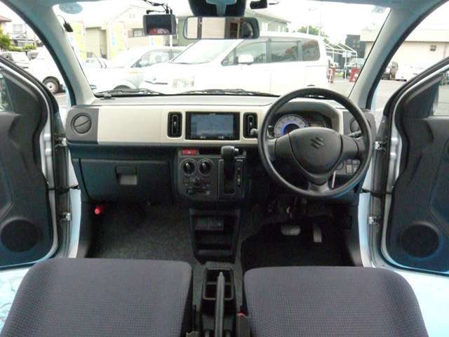 落ち着いた雰囲気の車内です♪♪