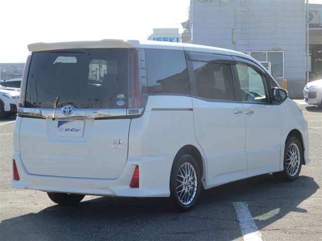 選ぶならトヨタカローラ新潟の安心中古車♪豊富な品揃えと、豊富な商品知識を備えたスタッフで皆様のご来店をお待ちしております♪