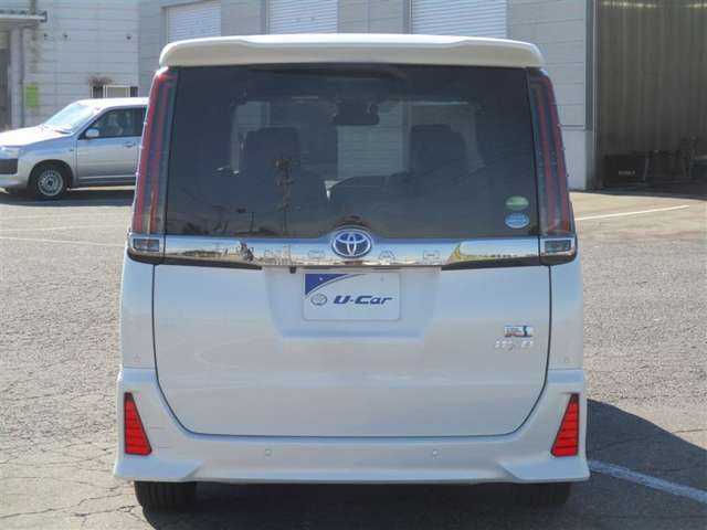 明るく広々、落ち着いた店内では、中古車のご検討・ご購入のほか、携帯電話（au）の購入等、様々なご相談に幅広く応えていきます♪