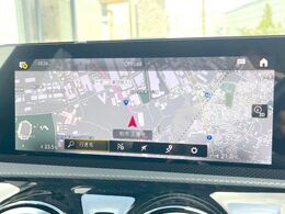 ●ベンツ純正ナビ:一体感のあるナビは、高級感ある車内を演出してくれます。Bluetooth再生などオーディオ機能も充実しておりますので、運転もより楽しめます♪
