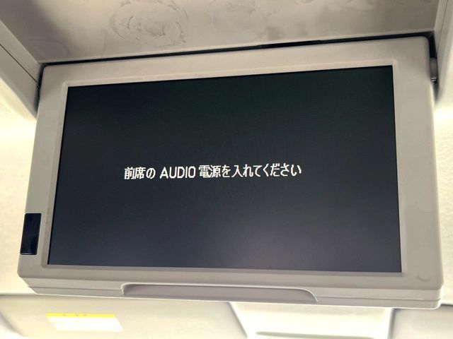 【フリップダウンモニター】大画面モニターで後席でもエンタメをお楽しみいただけます。小さなお子様にも大人気の装備です♪