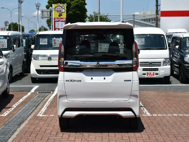 今の軽自動車は、とても広い！普通車と比べて維持費もお得で、家計に優しいですよ！