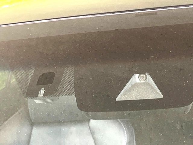 【トヨタセーフティセンス】走行中に前方の車両等を認識し、衝突しそうな時は警報とブレーキで衝突回避と被害軽減をアシスト。より安全にドライブをお楽しみいただけます。