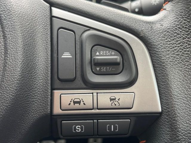 【全車速追従機能付クルーズコントロール】高速道路での長距離走行が楽に！！自動で速度を保つクルーズコントロールが、衝突軽減システムと連携し、前方の車両を感知して車間を保つように速度調節してくれます！！