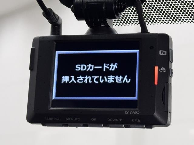 ドライブレコーダー装備してますよ。　思いでの記録や万が一の時の記録にも便利ですね。