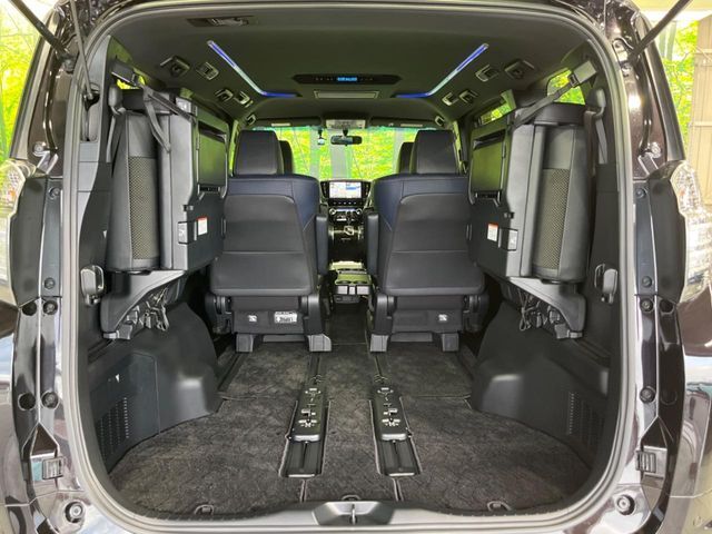 普段のお買い物や通勤、送迎等に十分な荷室スペースを確保しております。セカンドシートを倒すと、大きな荷物の積載も可能です♪