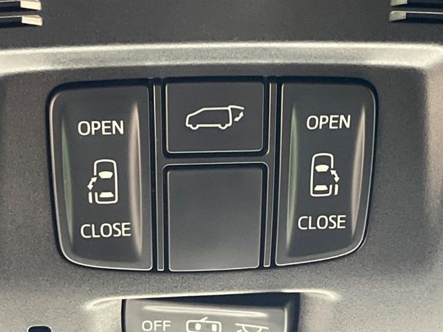 【両側パワースライドドア】スマートキーや運転席のスイッチで後席両側スライドドアの開閉が可能♪電動だから力を入れてドアを開ける必要が無く、小さなお子様でも簡単に開け閉めでき快適です♪