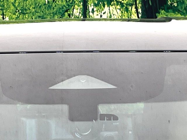 【インテリジェントエマージェンシーブレーキ】フロントカメラで前方の車両や歩行者を検知。衝突しそうな時は衝突被害軽減ブレーキが作動、衝突回避をサポート。より安全にドライブをお楽しみいただけます。