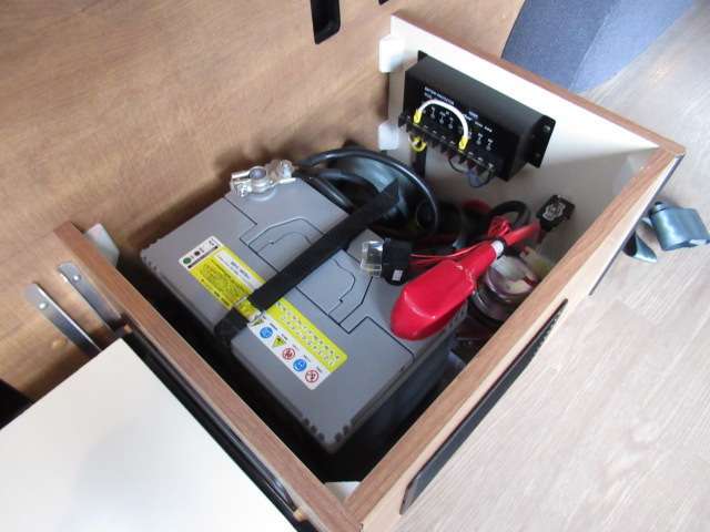 サブバッテリー、走行充電♪追加架装お任せください♪