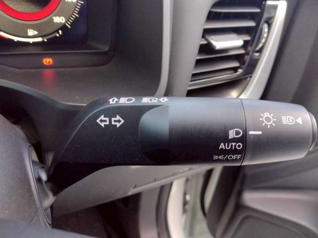 ヘッドライト操作スイッチ　オートライト機能付き　ハイビームアシスト機能付き