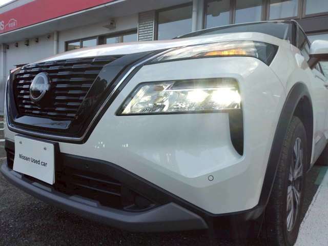 LEDヘッドライト　フォグランプ　夜間の道路を明るく照らします！