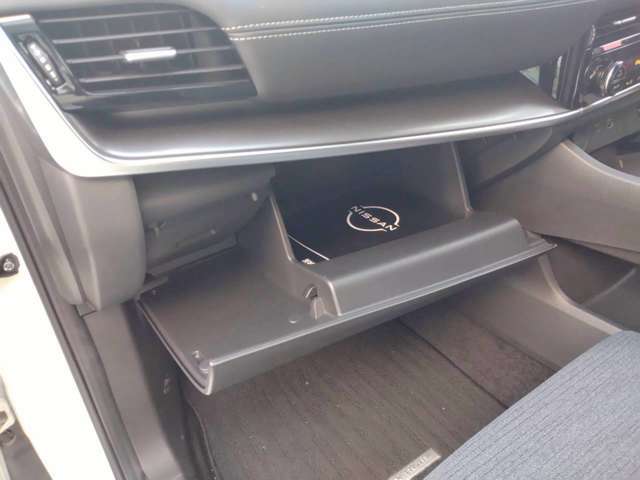 助手席前グローブBOX