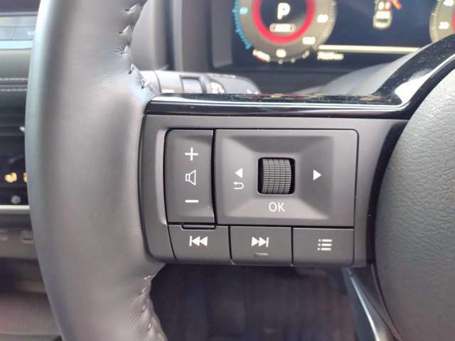 ステアリングスイッチ　手元でオーディオ操作やメーター内の車両設定を行えます！