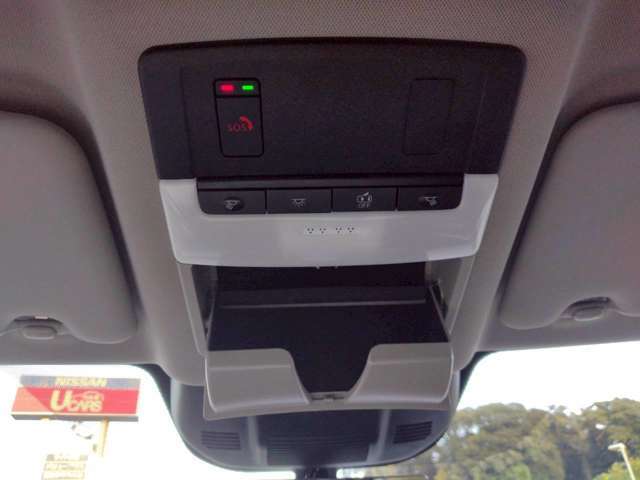 SOSスイッチ　ルームランプ　サングラスホルダー　サンルーフ操作スイッチ