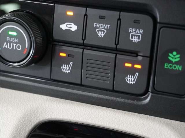 ◆シートヒーター装備◆　寒い季節にピッタリなのが、このシートヒーター！寒い季節もシートヒーターが体を温めてくれます。寒い季節もドライブが楽しくなります。