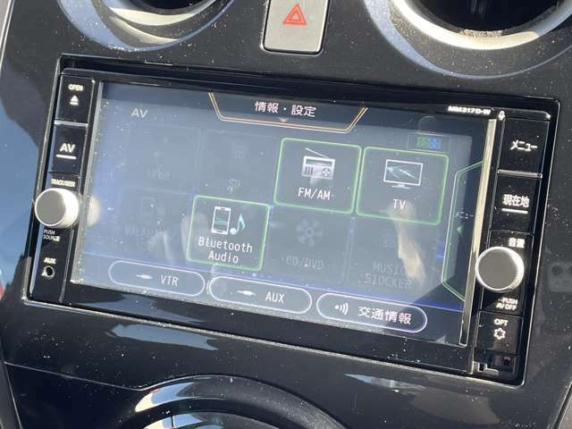 【ナビ】各種オーディオメディアをお楽しみいただけます。自分の現在地を確認できる事と目的地までのルート案内できます。ドライバーはモニター上に映し出された地図で確認することができます。
