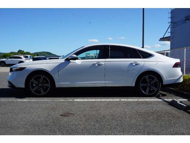 Honda　SENSINGとは衝突を予測してブレーキをかけたり、前のクルマとちょうどいい距離でついていったりできる多彩な安心、快適機能を搭載した先進の安全運転支援システムです。