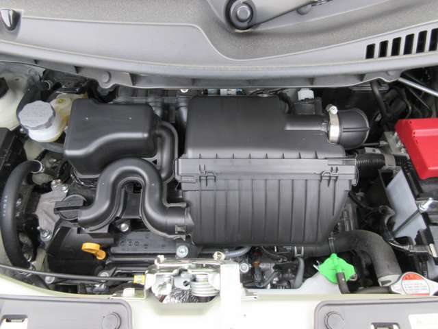エンジンルーム！このようになっております！整備に関しても工場完備なので購入後も全面的にバックアップしておりますので安心ですよ！気になることがあればお気軽にお申し付けくださいね！