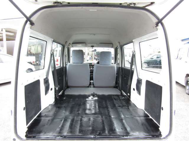 当社にてタイヤ交換も承っております●新品タイヤから中古タイヤやスタッドレスタイヤ等も当社でお安く承りますよ●もちろん社外アルミホイールの取付も承っております●お気軽に当店スタッフまでご相談下さいね●