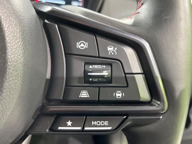 【全車速追従機能付クルーズコントロール】高速道路での長距離走行が楽に！！自動で速度を保つクルーズコントロールが、衝突軽減システムと連携し、前方の車両を感知して車間を保つように速度調節してくれます！！