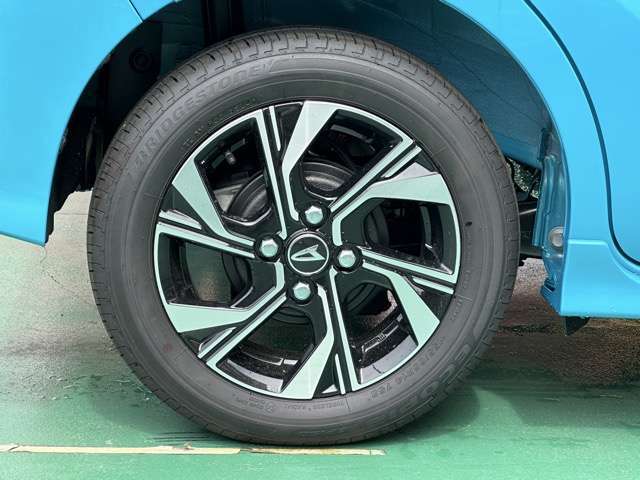 ★納車前に、専属のクリーニングスタッフが、ピッカピカにクリーニングして納車いたします！もちろん、ピッカピカの状態でお渡しするクリーニング費用も支払総額に含まれています！