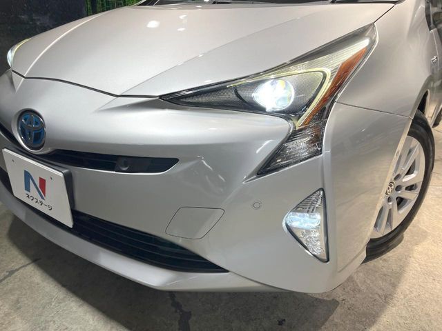 【LEDヘッドライト】悪天候や夜間走行時も良好な視界を確保し安心して運転できる高輝度LEDヘッドライトを装備！点灯速度が早く、消費電力も抑えられています。