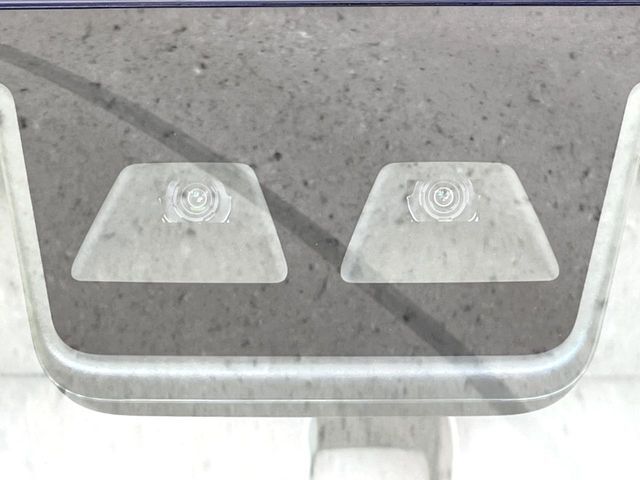 【スマートアシスト】走行中に前方の車両等を認識し、衝突しそうな時は警報とブレーキで衝突回避と被害軽減をアシスト。より安全にドライブをお楽しみいただけます。