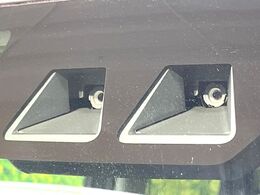 【スマートアシスト】走行中に前方の車両等を認識し、衝突しそうな時は警報とブレーキで衝突回避と被害軽減をアシスト。より安全にドライブをお楽しみいただけます。