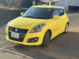 当店では、ハイエースの車両を多数掲載しております。さまざまなモデルや仕様のハイエースをご覧いただけるので、ぜひ一度ご確認してみてはいかがでしょうか。ご希望の条件に合った車両が見つかるかもしれません！