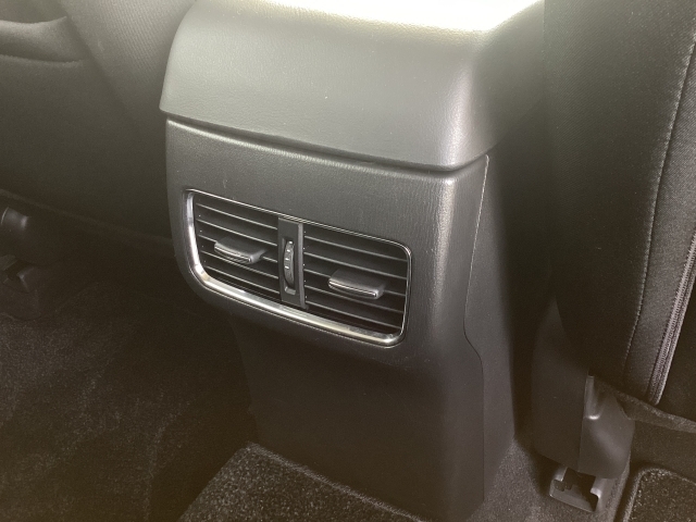 後席にもエアコン吹き出し口がございます