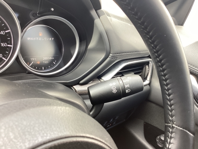 夕暮れ時や連続したトンネルなど、ヘッドライト点・消灯の煩わしさから開放してくれるオートライトが装備されています。