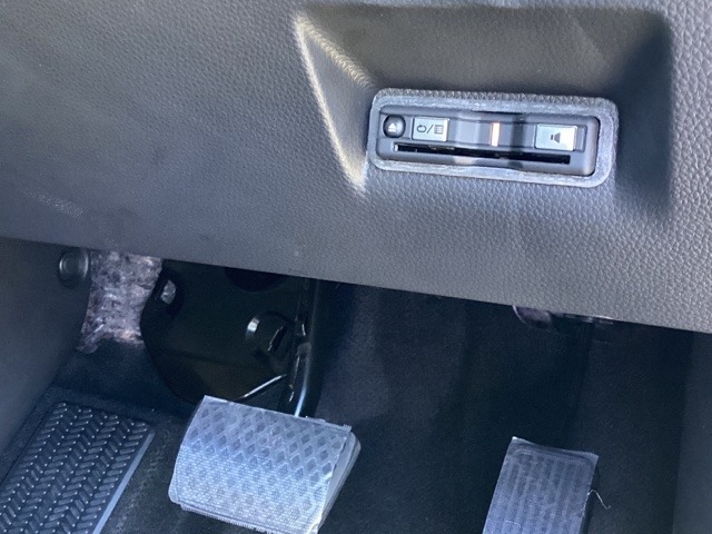ビルトインタイプの【ETC】で見た目もスッキリ。高速道路の利用にとても便利です。